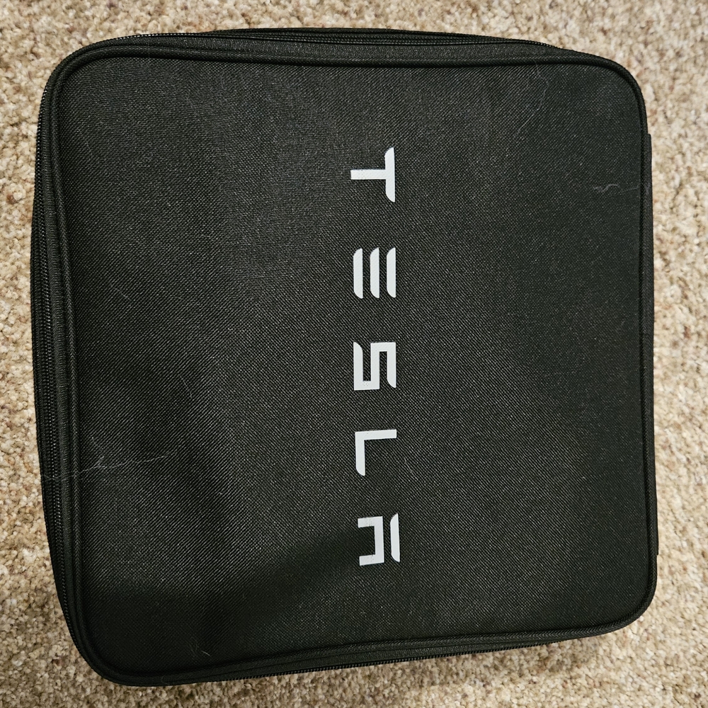 Tesla Mobile Connector charger and storage bag - Picture 3 of 3
